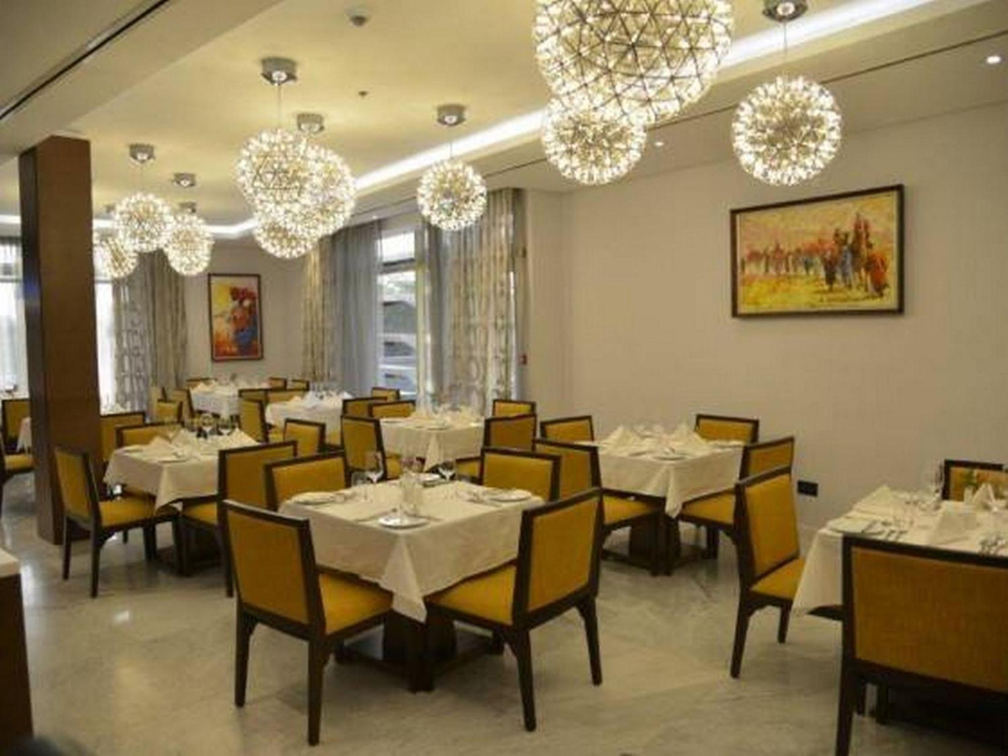 Room In Lodge - The Envoy Hotel And Suites Abuja Exterior foto