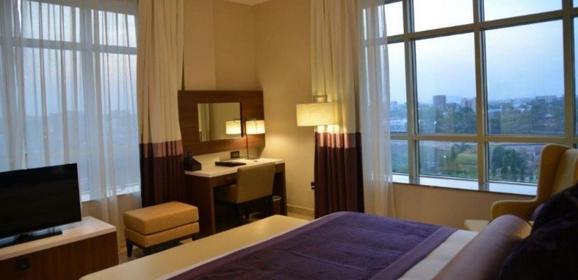 Room In Lodge - The Envoy Hotel And Suites Abuja Exterior foto