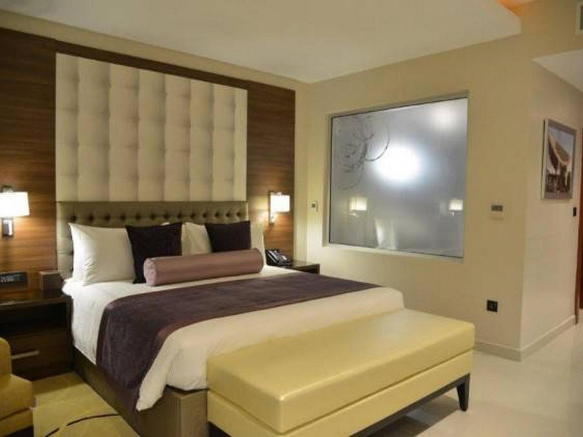 Room In Lodge - The Envoy Hotel And Suites Abuja Exterior foto