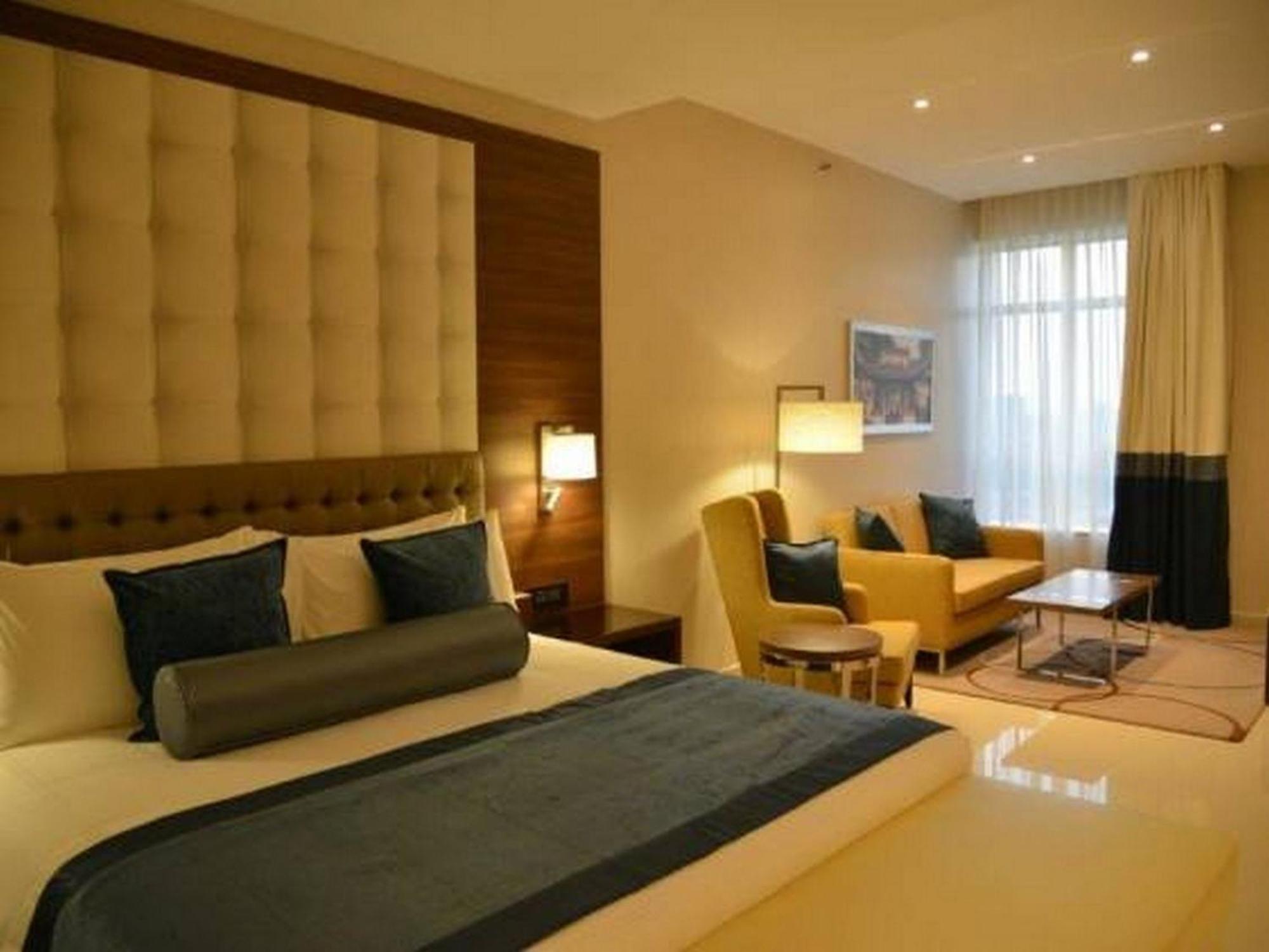 Room In Lodge - The Envoy Hotel And Suites Abuja Exterior foto